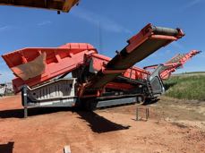 QE440 Sanvick Tracked Screen 3